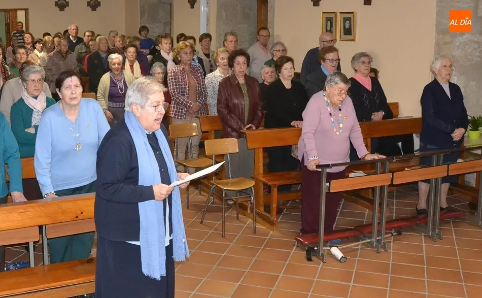 Gran asistencia un año más a la novena en honor a la Virgen de la Medalla Milagrosa  