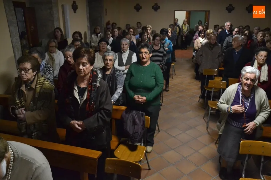 Foto 2 - Gran asistencia un a&ntilde;o m&aacute;s a la novena en honor a la Virgen de la Medalla Milagrosa  