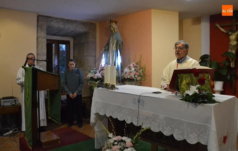 Foto 5 - Gran asistencia un a&ntilde;o m&aacute;s a la novena en honor a la Virgen de la Medalla Milagrosa  