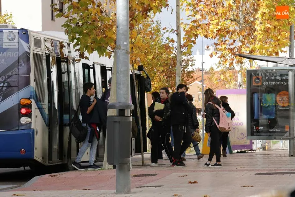 Foto 2 - Vecinos del Zurgu&eacute;n reclaman un refuerzo de la l&iacute;nea 9 de autob&uacute;s en las horas punta