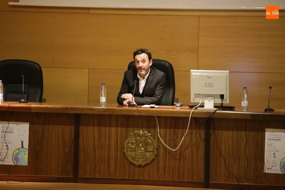 Foto 4 - "Hay que promover m&aacute;s conciencia sobre los riesgos de la ni&ntilde;ez en el siglo XXI"