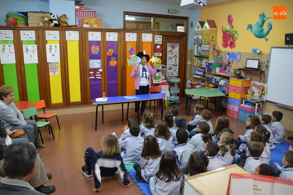 Foto 3 - Medio millar de escolares participan en el&nbsp;programa intergeneracional de cuentacuentos