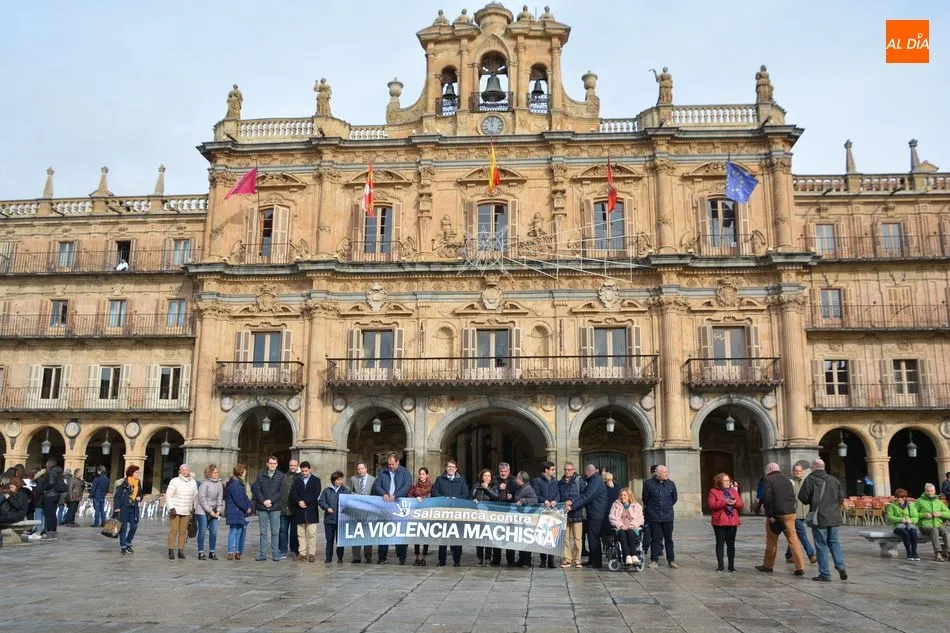Foto 2 - C&aacute;ritas muestra el problema de las personas sin hogar con un acto reivindicativo en la Plaza Mayor
