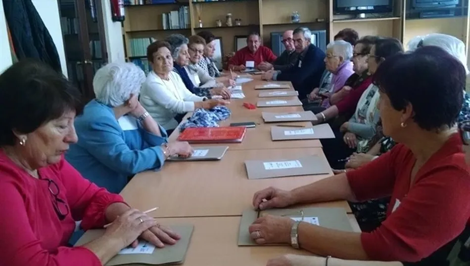 Imagen de uno de los talleres para mayores promovidos por la AECT  Duero-Douro en Vitigudino / DUERO-DOURO