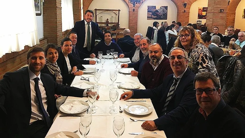 Actuales y antiguos empleados del Santander se van de comida por el patrón de la Banca  