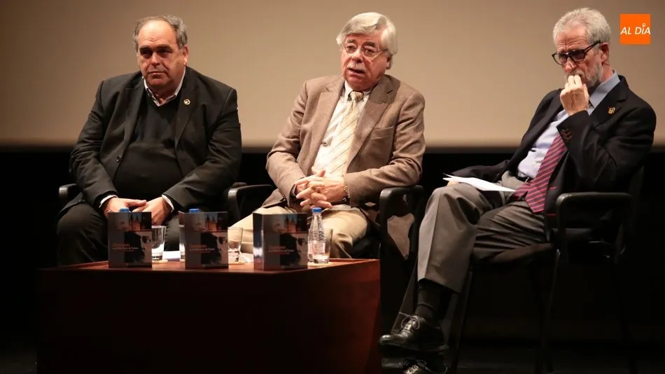 José Amador Martín, Ramón Álvarez y Francisco Blanco, durante el acto. Fotos: Alberto Martín