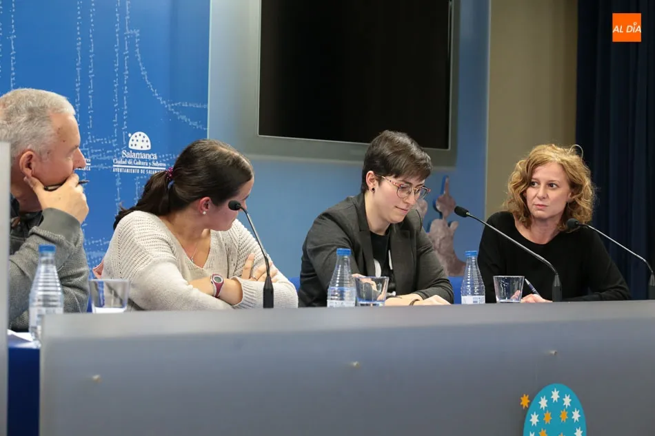 Foto 3 - Mesa redonda sobre las mascotas en el Teatro Liceo