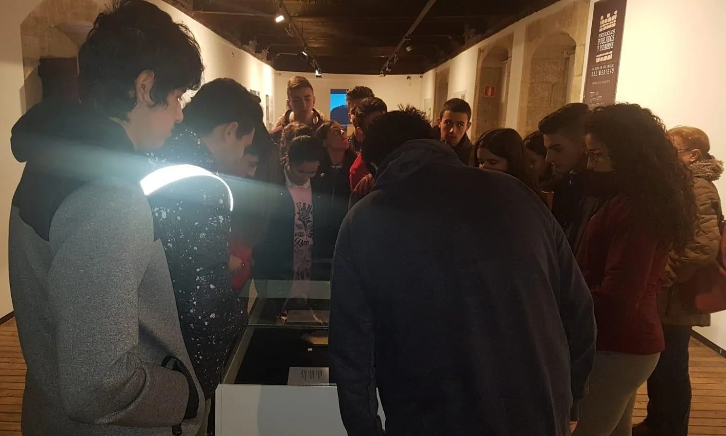 Foto 3 - Contin&uacute;an las visitas de escolares a la exposici&oacute;n de pizarras de Los &Aacute;guila  