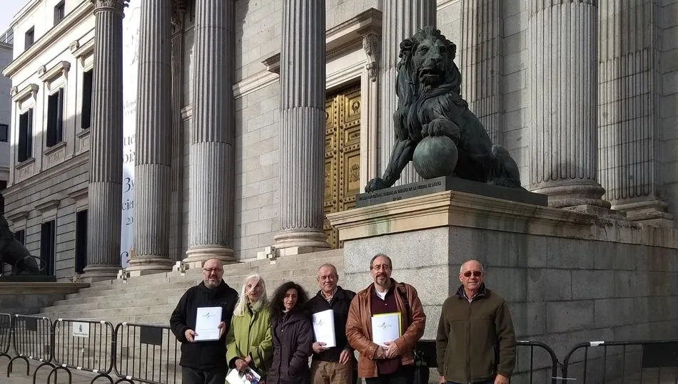 Miembros de la Plataforma de defensa del Bosque de Béjar y de San Gil, en el Congreso de los Diputados