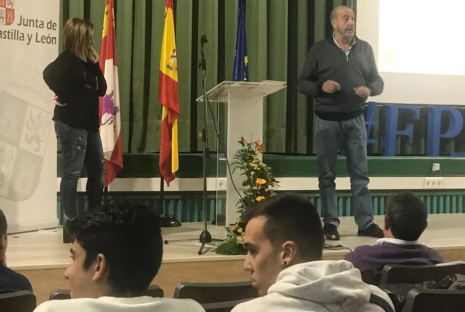 Foto 3 - Gejo de los Reyes protagoniza una jornada del CIFP R&iacute;o Tormes sobre metodolog&iacute;as innovadoras  