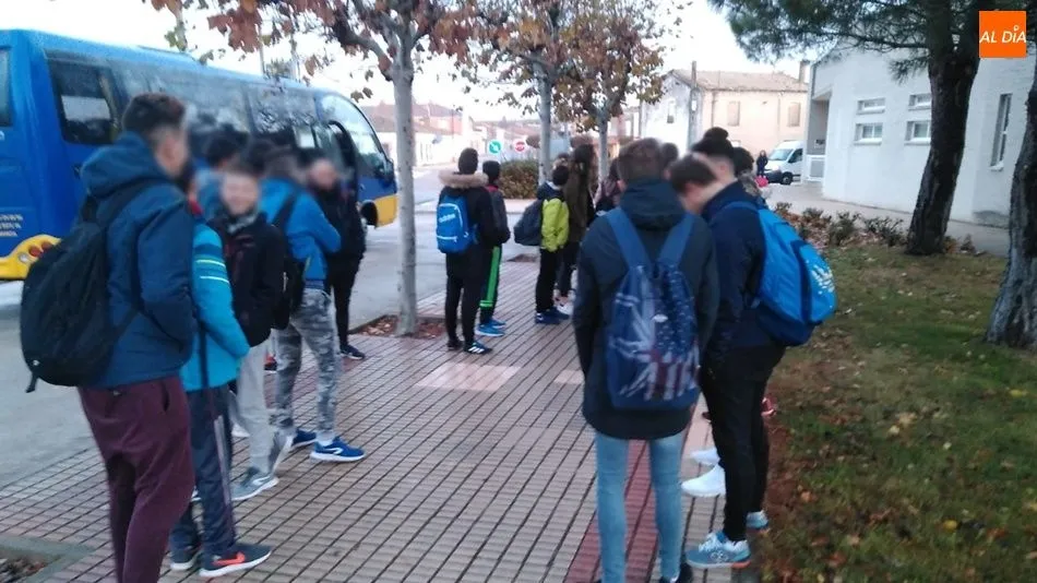 Los alumnos se niegan a subir al autobús