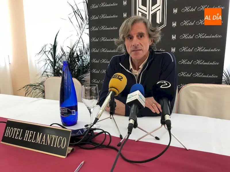 Roberto Aguirre durante la rueda de prensa