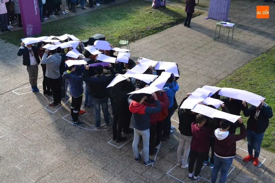 Foto 4 - El IES Fray Diego Tadeo &lsquo;Abre la puerta&rsquo; a acabar con la violencia de g&eacute;nero  