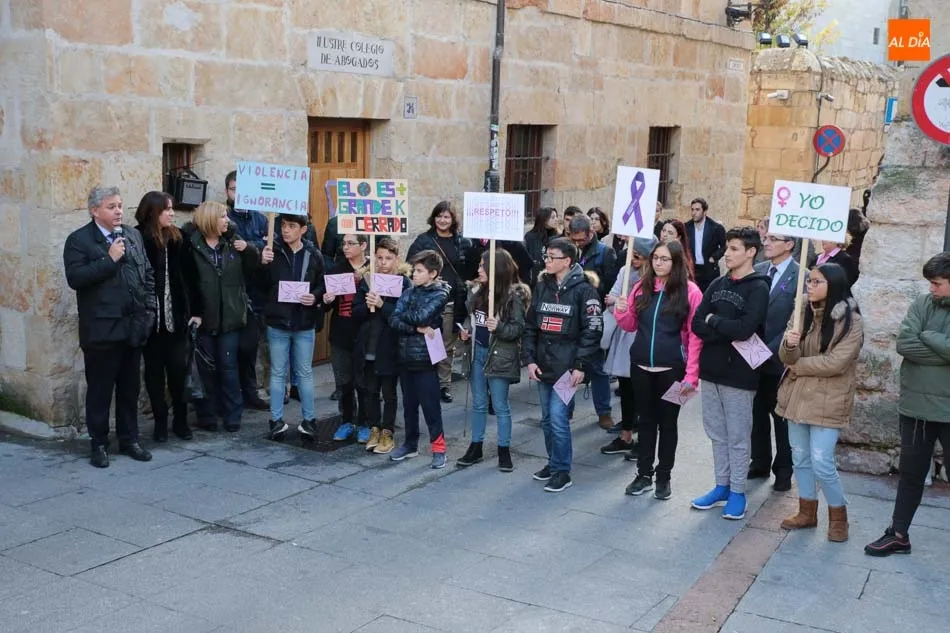 Foto 11 - Alumnos del Fray Luis de Le&oacute;n se suman a los actos Contra la Violencia de G&eacute;nero del Colegio de...