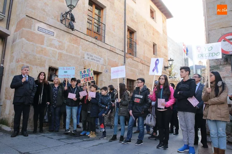Foto 9 - Alumnos del Fray Luis de Le&oacute;n se suman a los actos Contra la Violencia de G&eacute;nero del Colegio de...