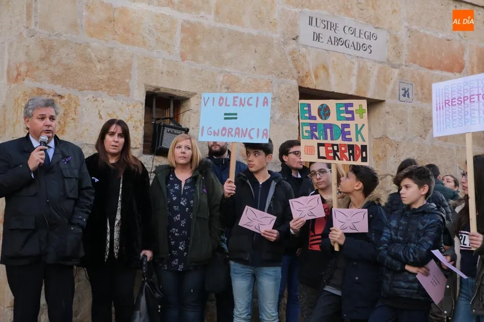 Foto 8 - Alumnos del Fray Luis de Le&oacute;n se suman a los actos Contra la Violencia de G&eacute;nero del Colegio de...
