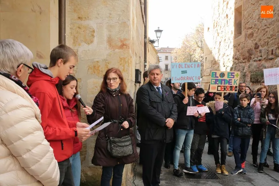 Foto 2 - Alumnos del Fray Luis de Le&oacute;n se suman a los actos Contra la Violencia de G&eacute;nero del Colegio de...