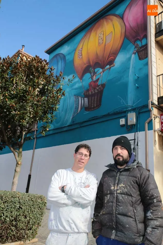 Foto 5 - Un nuevo mural decora la plaza de la Iglesia de Santa Marta  