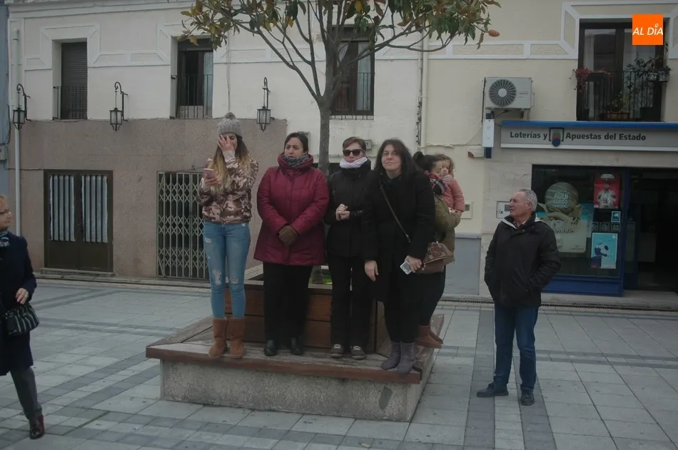 Foto 4 - Profesores y alumnos de los centros educativos de Vitigudino piden el fin de la violencia de...