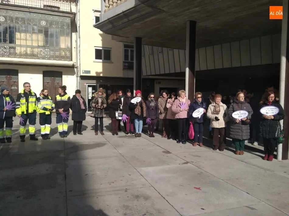 Foto 9 - Guijuelo se suma a la condena a la&nbsp;violencia machista