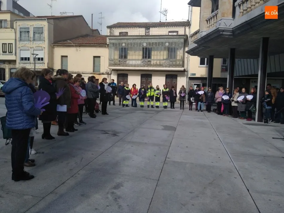 Foto 7 - Guijuelo se suma a la condena a la&nbsp;violencia machista
