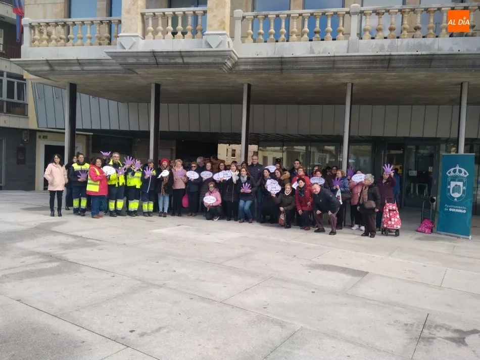 Foto 6 - Guijuelo se suma a la condena a la&nbsp;violencia machista