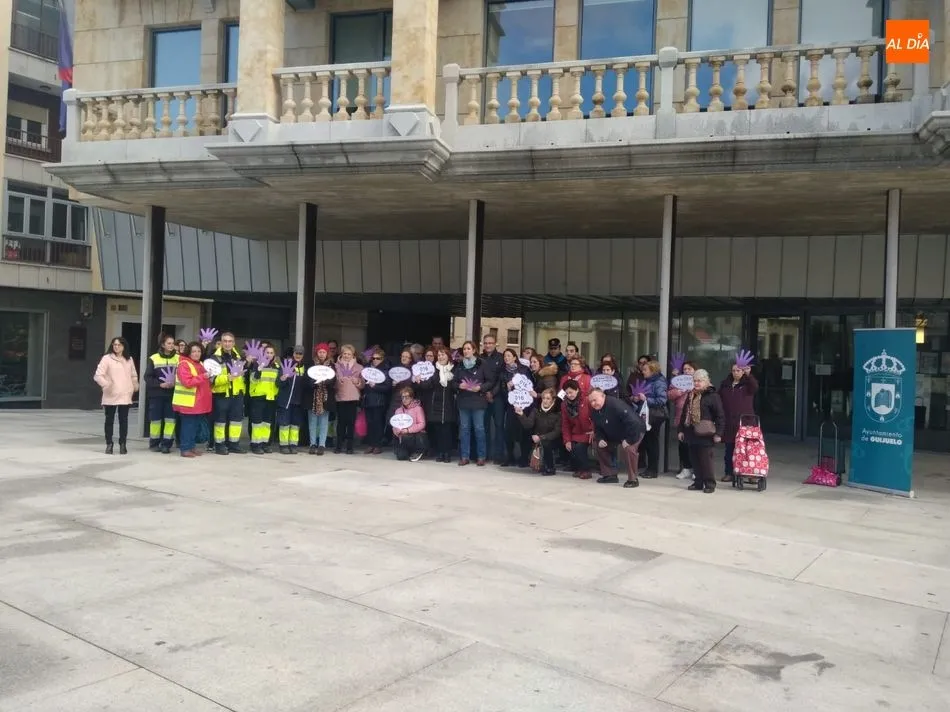 Foto 5 - Guijuelo se suma a la condena a la&nbsp;violencia machista
