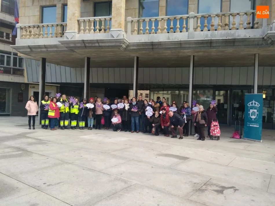 Foto 4 - Guijuelo se suma a la condena a la&nbsp;violencia machista