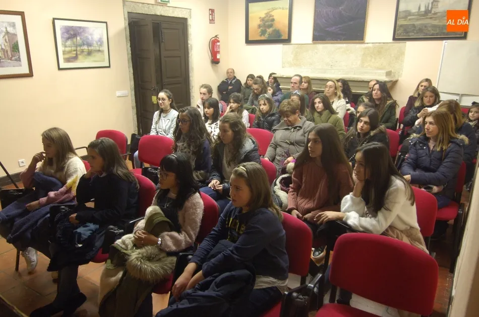 Foto 3 - Ampli hace entrega de los premios de sus concursos de dibujos y relatos cortos  