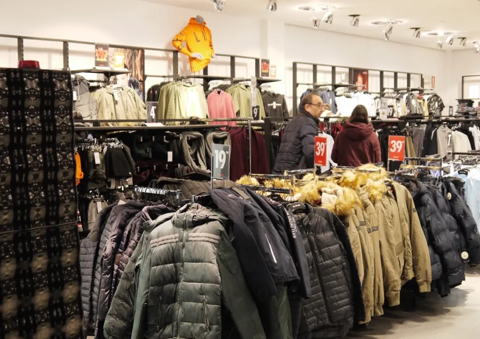 Foto 4 - Los descuentos del Black Friday contin&uacute;an en el Centro Comercial El Tormes este fin de semana  