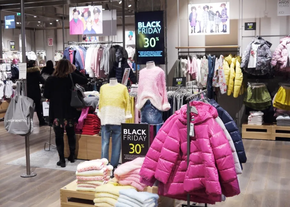 Foto 3 - Los descuentos del Black Friday contin&uacute;an en el Centro Comercial El Tormes este fin de semana  