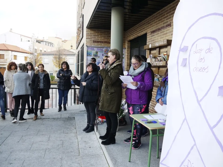 Foto 4 - Carbajosa recuerda la necesidad de denunciar cualquier manifestaci&oacute;n de violencia ejercida contra...