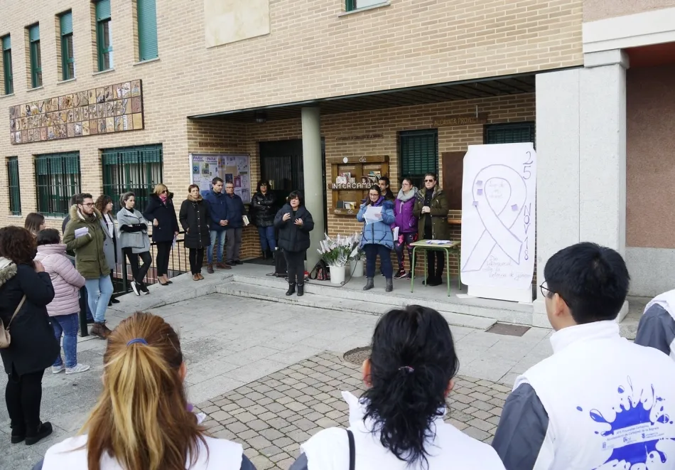 Foto 3 - Carbajosa recuerda la necesidad de denunciar cualquier manifestaci&oacute;n de violencia ejercida contra...