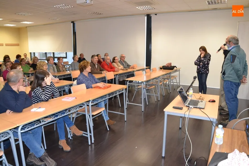 Foto 5 - El programa UniverCiudad se adentra en el nanocosmos de la mano del CSIC  