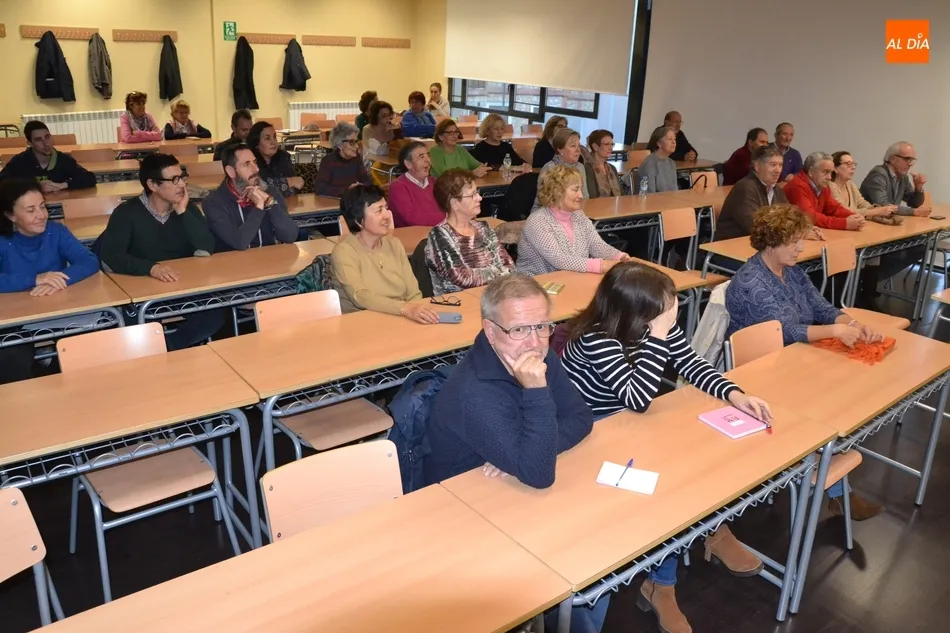 Foto 3 - El programa UniverCiudad se adentra en el nanocosmos de la mano del CSIC  