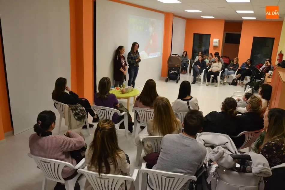 Lleno en la sesión de la Escuela de Padres y Madres dedicada a los primeros auxilios  