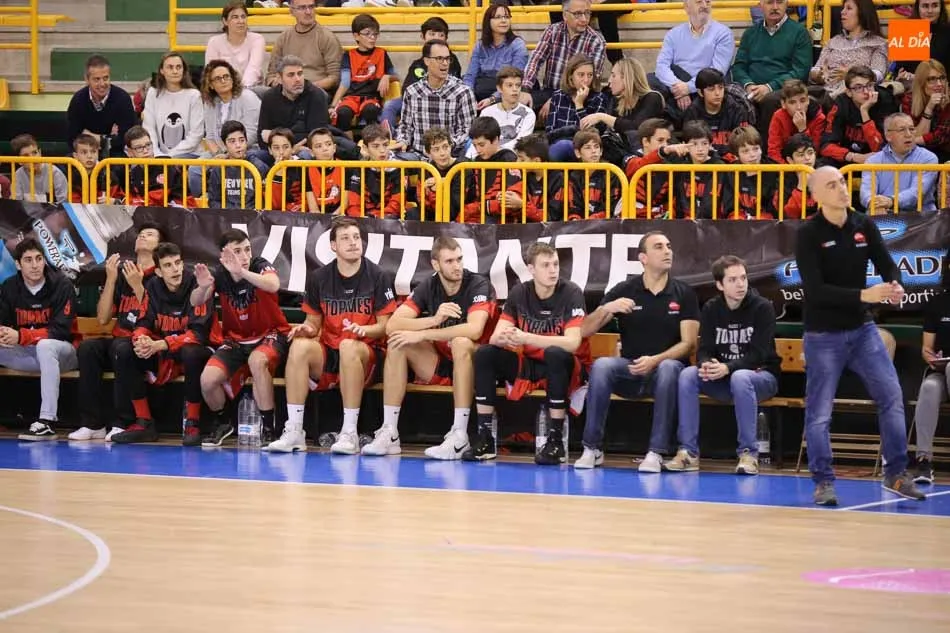 Banquillo del CB Tormes frente al Basket Navarra