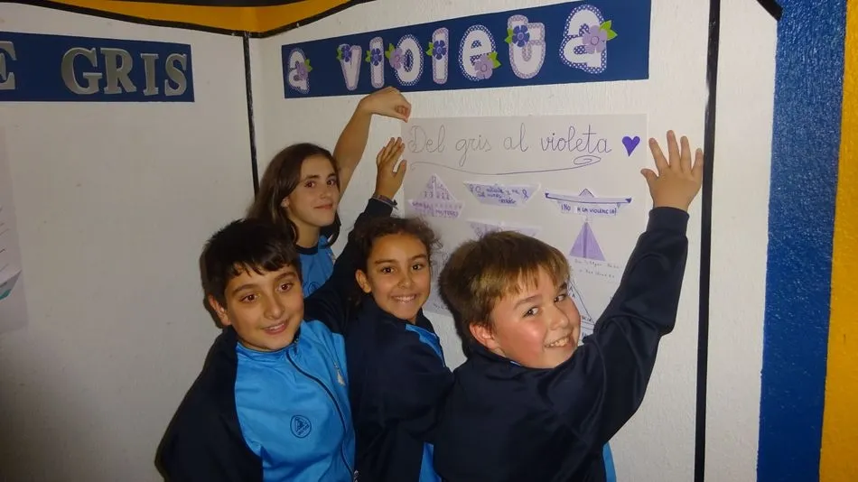 Alumnos durante una de las actividades de concienciación contra la violencia de género.