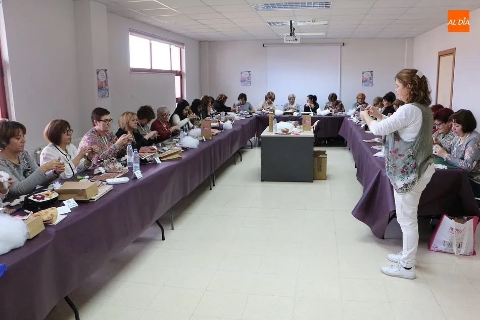 Las participantes ocuparon por completo una de las salas del centro cultural de Guijuelo