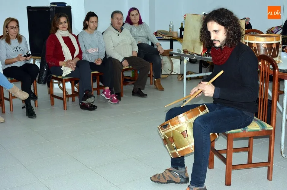 Foto 7 - Mismos instrumentos y mismos ritmos en la m&uacute;sica de percusi&oacute;n de La Raya&nbsp;