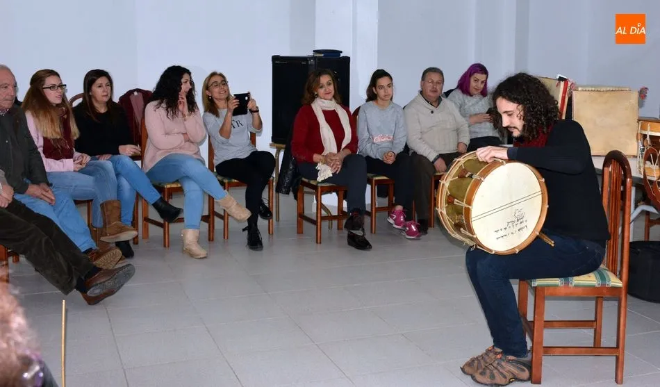 Foto 8 - Mismos instrumentos y mismos ritmos en la m&uacute;sica de percusi&oacute;n de La Raya&nbsp;