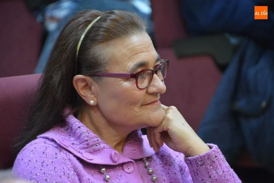 Foto 5 - UGT ameniza la Jornada de Convivencia de Mayores con un espect&aacute;culo de magia  