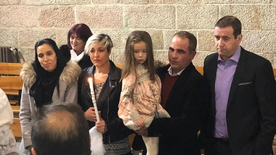 Foto 4 - Natalia de Arriba Vaquero recibe el sacramento del bautismo  