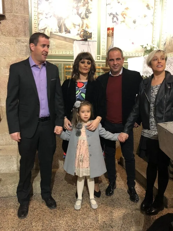 Foto 3 - Natalia de Arriba Vaquero recibe el sacramento del bautismo  