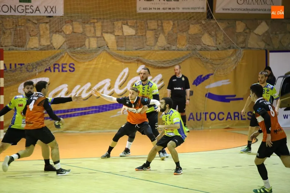Foto 10 - El Balonmano Ciudad de Salamanca empata (22-22) en un disputado encuentro ante el Cuatro Valles