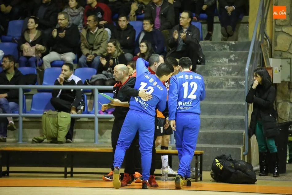 Foto 8 - El Balonmano Ciudad de Salamanca empata (22-22) en un disputado encuentro ante el Cuatro Valles