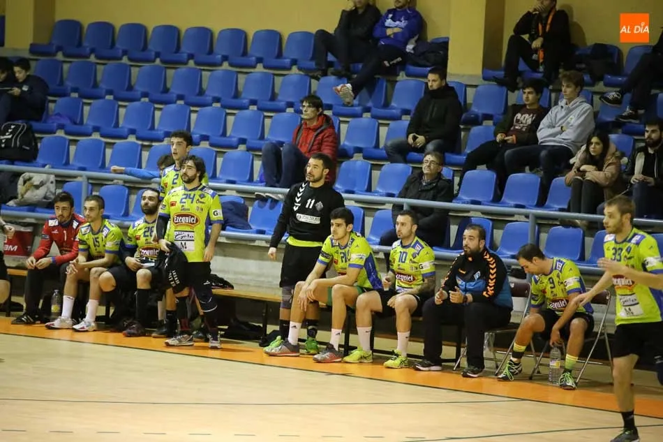 Foto 4 - El Balonmano Ciudad de Salamanca empata (22-22) en un disputado encuentro ante el Cuatro Valles