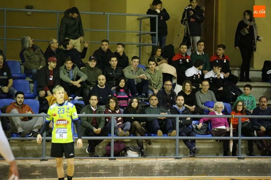 Foto 2 - El Balonmano Ciudad de Salamanca empata (22-22) en un disputado encuentro ante el Cuatro Valles