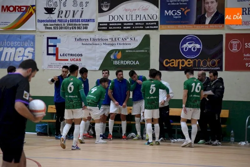 Foto 2 - El Piensos Dur&aacute;n Albense vuelve a la senda de la victoria ante el Puertas Deyma (8-2)