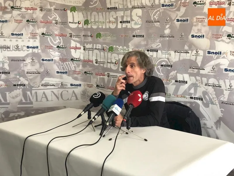 Roberto Aguirre durante la rueda de prensa